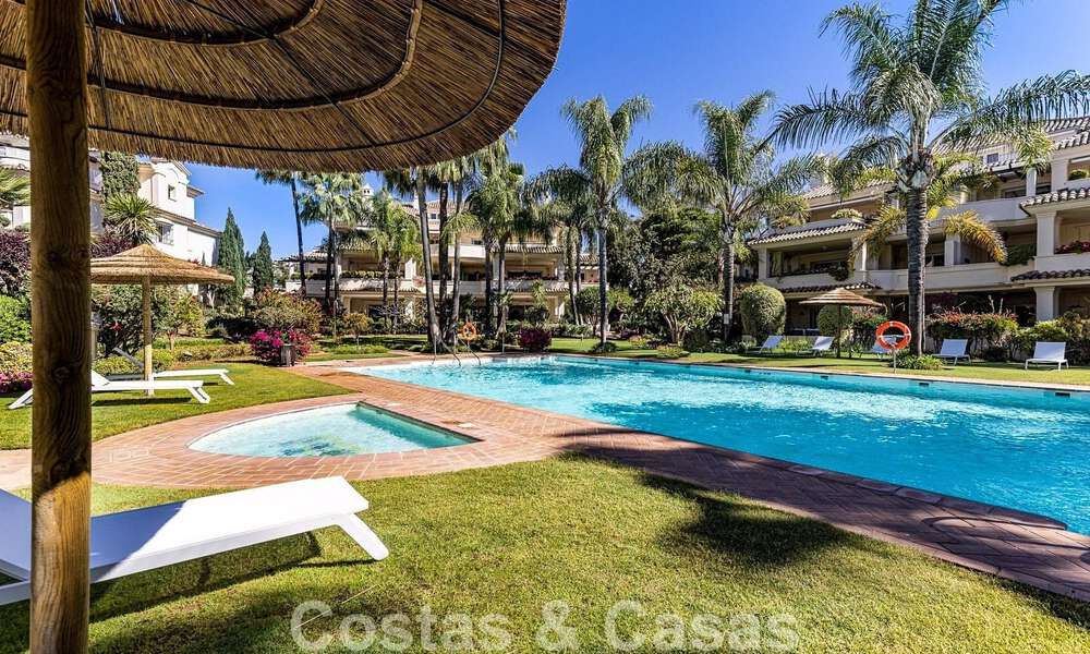 Luxe penthouse te koop in prachtig eerstelijnsgolf resort in Nueva Andalucia, Marbella 797030