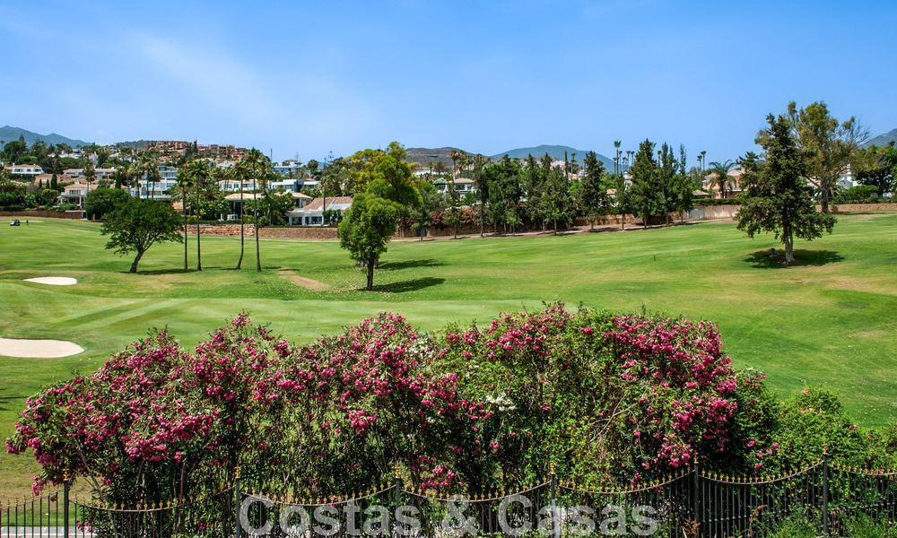 Luxe penthouse te koop in prachtig eerstelijnsgolf resort in Nueva Andalucia, Marbella 797031