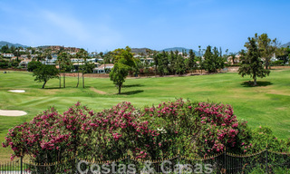 Luxe penthouse te koop in prachtig eerstelijnsgolf resort in Nueva Andalucia, Marbella 797031 