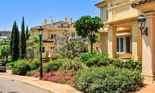 Luxe penthouse te koop in prachtig eerstelijnsgolf resort in Nueva Andalucia, Marbella 797035 
