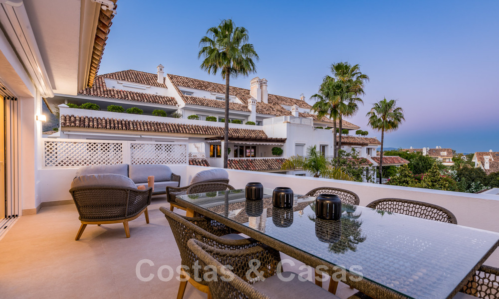 Gerenoveerd modern appartement te koop op de Golden Mile van Marbella. Instapklaar + gemeubileerd. 42298