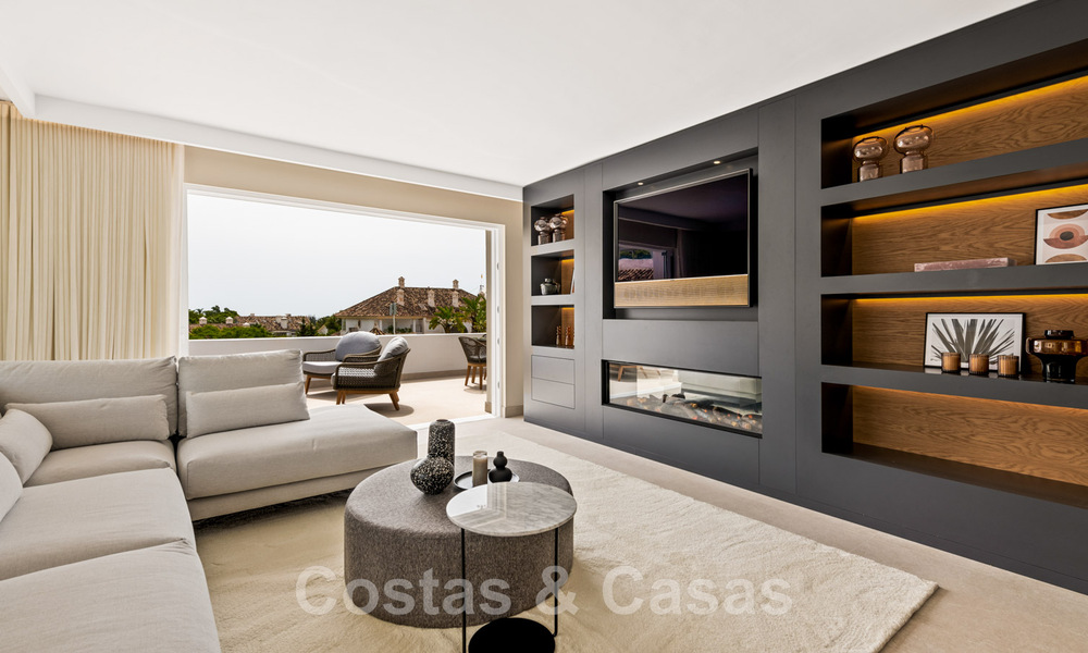 Gerenoveerd modern appartement te koop op de Golden Mile van Marbella. Instapklaar + gemeubileerd. 42316