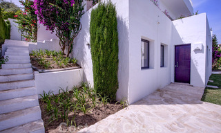 Recent gerenoveerde villa in Mediterrane stijl te koop, met zeezicht, in een hogerop gelegen en gated community in Marbella - Benahavis 45526 