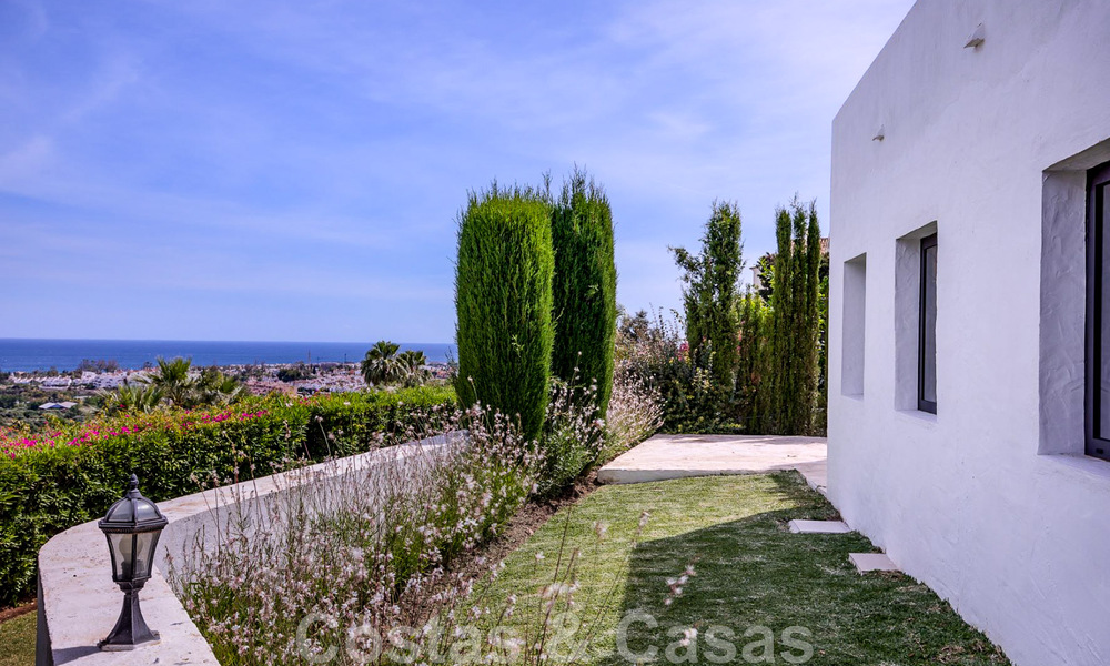Recent gerenoveerde villa in Mediterrane stijl te koop, met zeezicht, in een hogerop gelegen en gated community in Marbella - Benahavis 45531