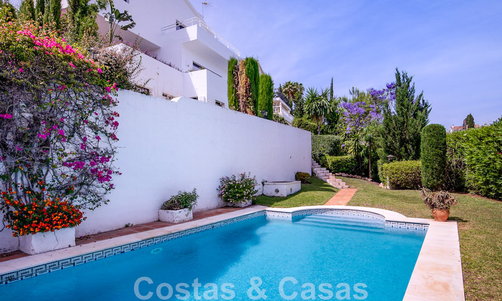 Recent gerenoveerde villa in Mediterrane stijl te koop, met zeezicht, in een hogerop gelegen en gated community in Marbella - Benahavis 45532