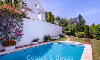 Recent gerenoveerde villa in Mediterrane stijl te koop, met zeezicht, in een hogerop gelegen en gated community in Marbella - Benahavis 45532 