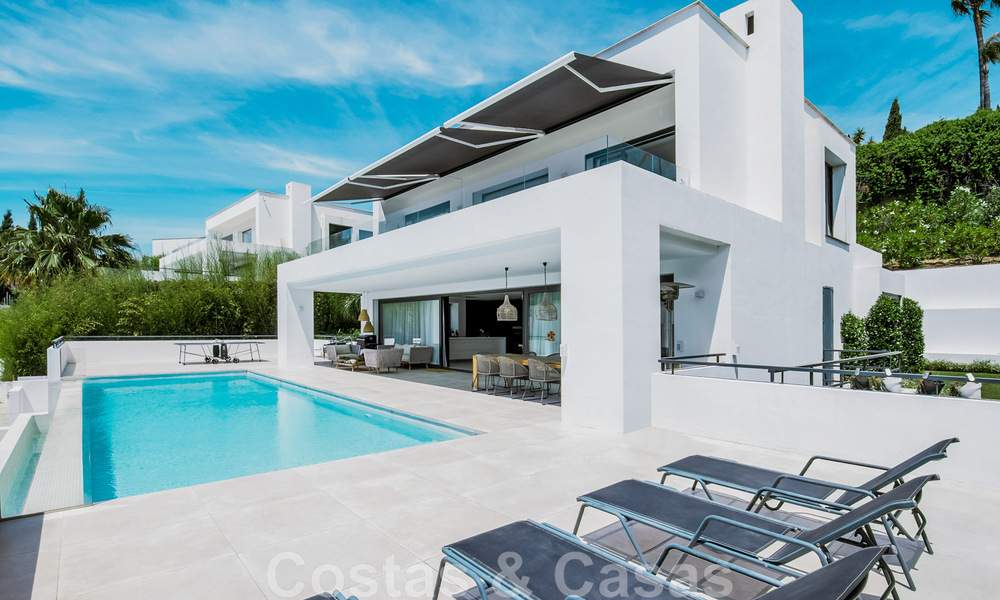 Recent gebouwde designervilla te koop, rustig gelegen in de heuvels van La Quinta te Benahavis - Marbella 42556