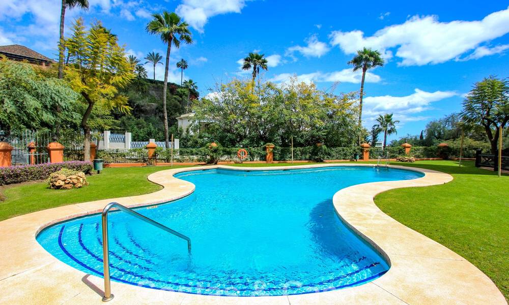 Groot appartement te koop met een mooi zeezicht in Benahavis - Marbella 42331