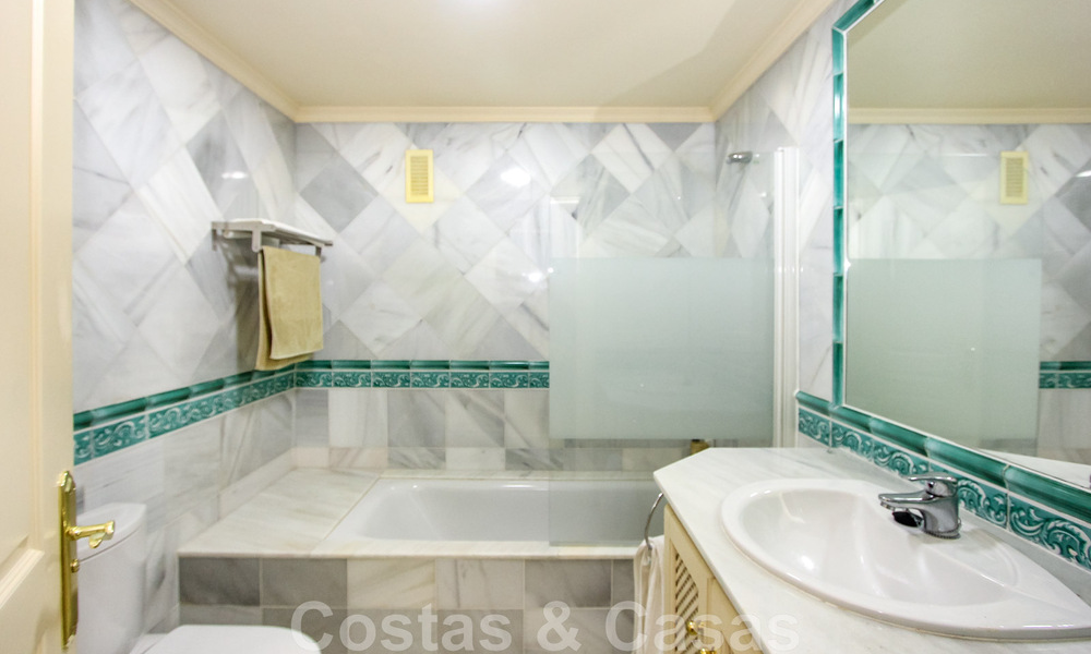 Groot appartement te koop met een mooi zeezicht in Benahavis - Marbella 42345