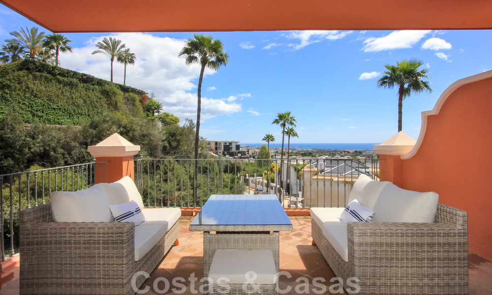 Groot appartement te koop met een mooi zeezicht in Benahavis - Marbella 42349