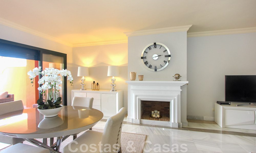 Groot appartement te koop met een mooi zeezicht in Benahavis - Marbella 42351