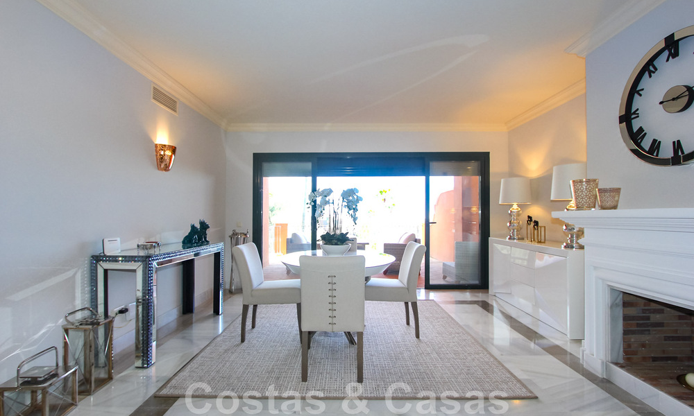 Groot appartement te koop met een mooi zeezicht in Benahavis - Marbella 42353