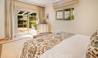 Andalusische villa te koop, met zeezicht in een afgeschermde urbanisatie tussen Nueva Andalucia’s golfvallei en La Quinta golf, in Benahavis - Marbella 42743 