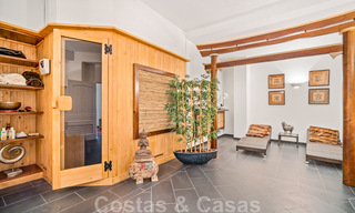 Andalusische villa te koop, met zeezicht in een afgeschermde urbanisatie tussen Nueva Andalucia’s golfvallei en La Quinta golf, in Benahavis - Marbella 42759 