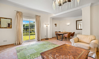 Andalusische villa te koop, met zeezicht in een afgeschermde urbanisatie tussen Nueva Andalucia’s golfvallei en La Quinta golf, in Benahavis - Marbella 42763 