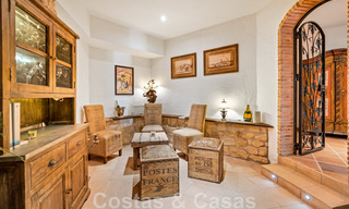 Andalusische villa te koop, met zeezicht in een afgeschermde urbanisatie tussen Nueva Andalucia’s golfvallei en La Quinta golf, in Benahavis - Marbella 42769 