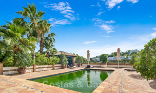 Andalusische villa te koop, met zeezicht in een afgeschermde urbanisatie tussen Nueva Andalucia’s golfvallei en La Quinta golf, in Benahavis - Marbella 42778 