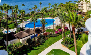 Opportuniteit! Eerstelijns strand luxe penthouse te koop in Las Dunas Park, Marbella - Estepona. Eigentijds gerenoveerd. Instapklaar. 42497 