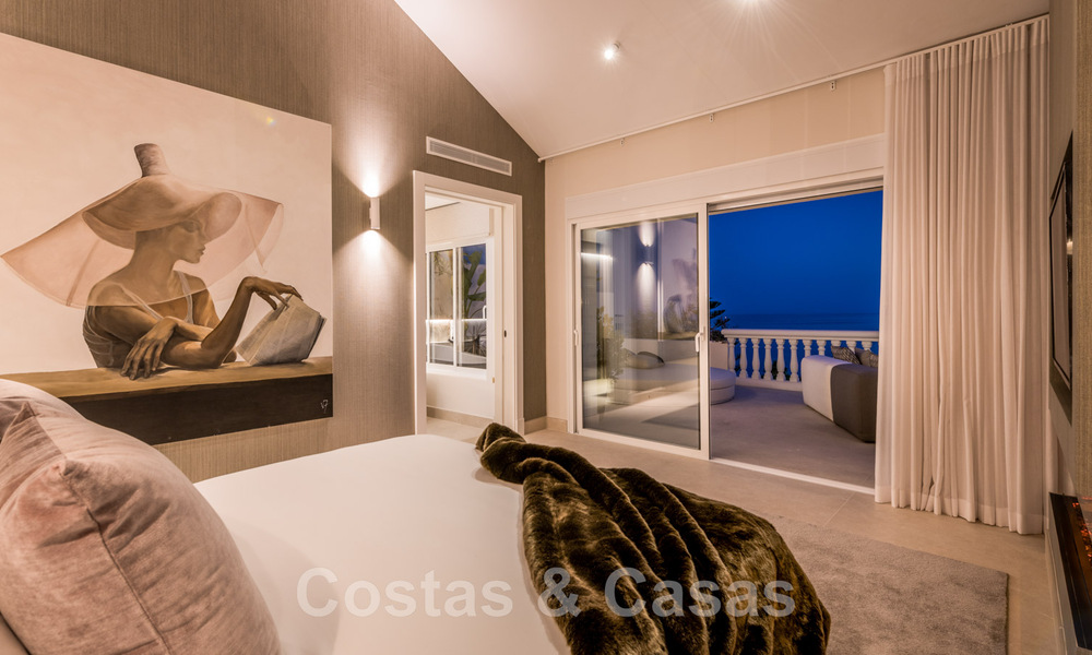 Opportuniteit! Eerstelijns strand luxe penthouse te koop in Las Dunas Park, Marbella - Estepona. Eigentijds gerenoveerd. Instapklaar. 43691