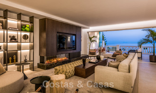 Opportuniteit! Eerstelijns strand luxe penthouse te koop in Las Dunas Park, Marbella - Estepona. Eigentijds gerenoveerd. Instapklaar. 43694 