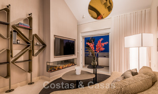 Opportuniteit! Eerstelijns strand luxe penthouse te koop in Las Dunas Park, Marbella - Estepona. Eigentijds gerenoveerd. Instapklaar. 43698 