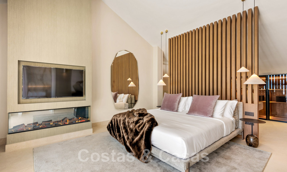 Opportuniteit! Eerstelijns strand luxe penthouse te koop in Las Dunas Park, Marbella - Estepona. Eigentijds gerenoveerd. Instapklaar. 43715
