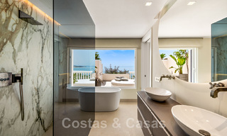 Opportuniteit! Eerstelijns strand luxe penthouse te koop in Las Dunas Park, Marbella - Estepona. Eigentijds gerenoveerd. Instapklaar. 43720 