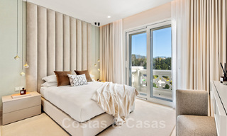 Opportuniteit! Eerstelijns strand luxe penthouse te koop in Las Dunas Park, Marbella - Estepona. Eigentijds gerenoveerd. Instapklaar. 43728 