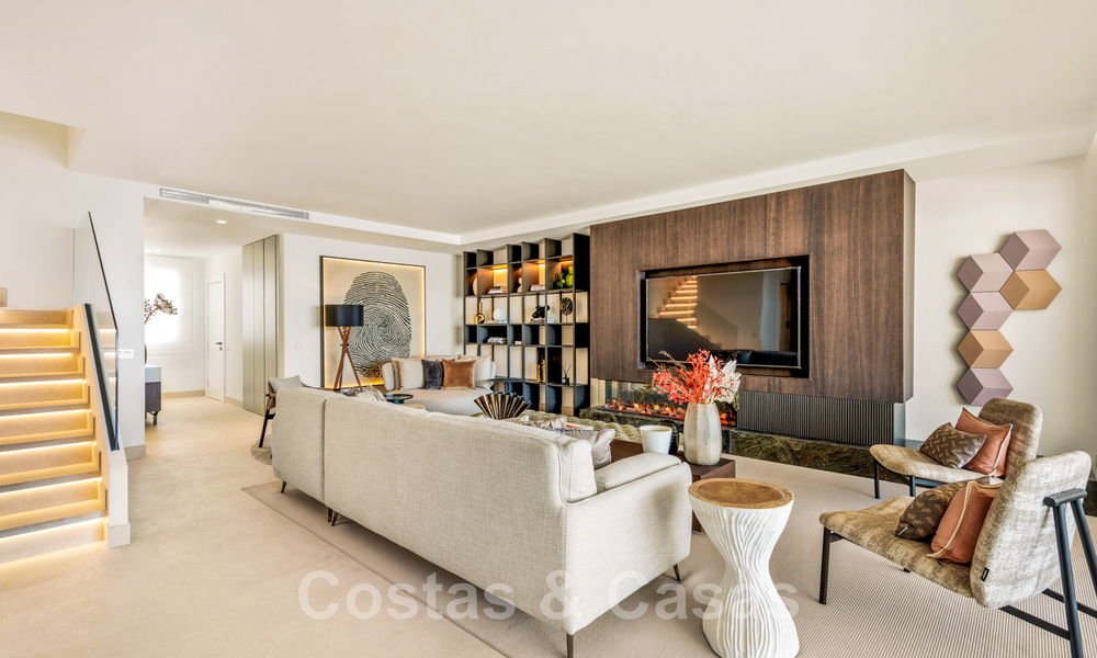 Opportuniteit! Eerstelijns strand luxe penthouse te koop in Las Dunas Park, Marbella - Estepona. Eigentijds gerenoveerd. Instapklaar. 43736