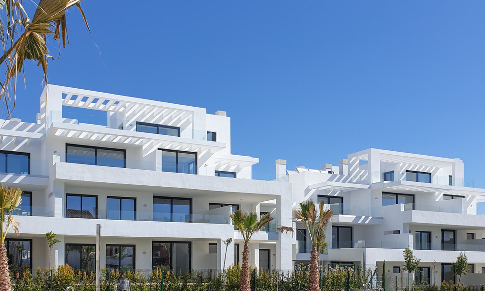 Instapklaar. Laatste 2 penthouses te koop in moderne stijl, in een nieuwbouw complex op de New Golden Mile tussen Marbella en Estepona 42519