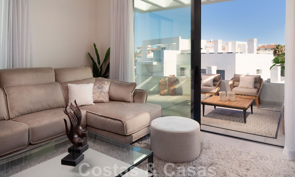 Instapklaar. Laatste 2 penthouses te koop in moderne stijl, in een nieuwbouw complex op de New Golden Mile tussen Marbella en Estepona 42544