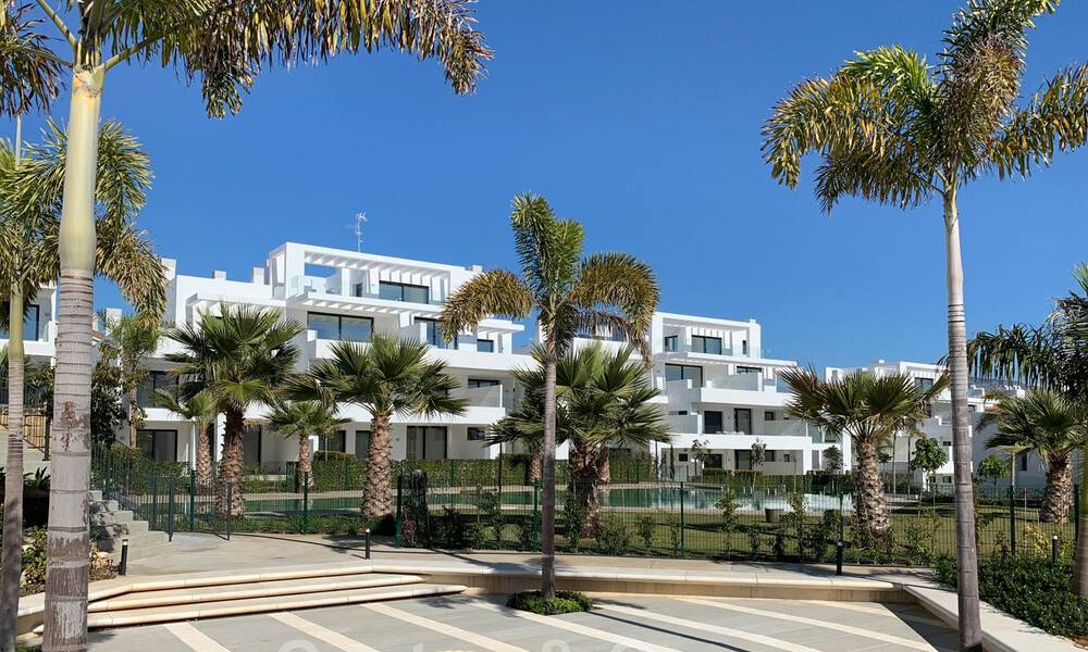 Instapklaar. Laatste 2 penthouses te koop in moderne stijl, in een nieuwbouw complex op de New Golden Mile tussen Marbella en Estepona 42546
