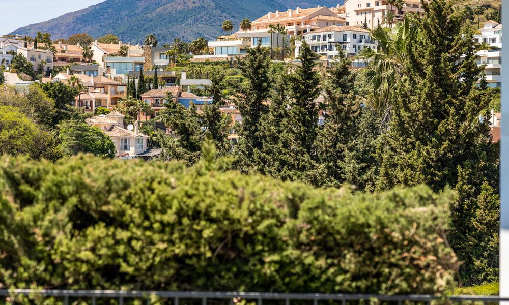 Eigentijdse mediterrane luxevilla te koop met uitzicht op de golfvallei in Nueva Andalucia - Marbella 42804
