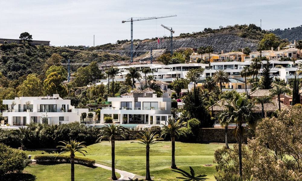 Eigentijdse mediterrane luxevilla te koop met uitzicht op de golfvallei in Nueva Andalucia - Marbella 42824