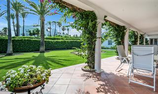 Traditioneel Spaanse villa te koop, eerstelijnsstrand met directe toegang tot het strand op de New Golden Mile tussen Marbella en Estepona 42725 