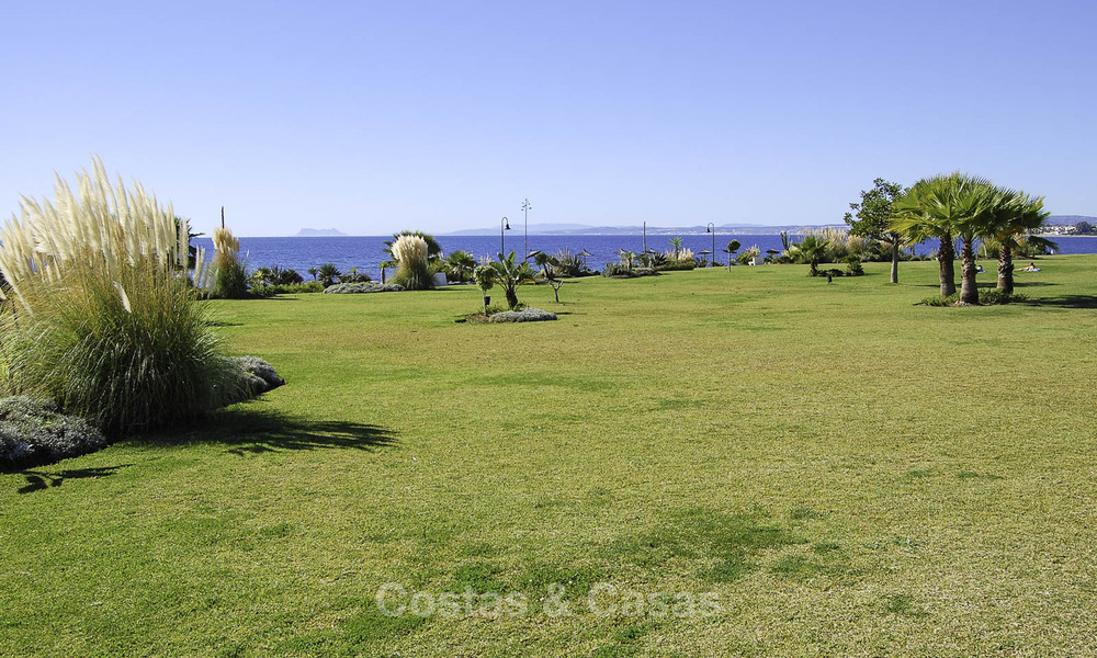 Menara Beach: appartementen te koop in een exclusief strandcomplex met zeezicht, o/d New Golden Mile tss Marbella en Estepona 42640