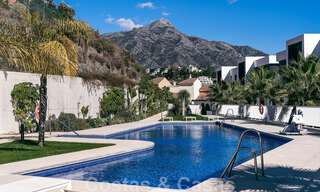Hoogwaardig, modern tuinappartement te koop met 3 slaapkamers en panoramisch zeezicht in het hartje van Nueva Andalucia te Marbella 42838 