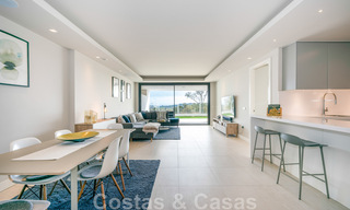 Hoogwaardig, modern tuinappartement te koop met 3 slaapkamers en panoramisch zeezicht in het hartje van Nueva Andalucia te Marbella 42854 