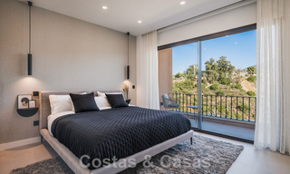 Eigentijds gerenoveerd, ruim, duplex penthouse, met panoramisch zeezicht in een begeerde urbanisatie in Nueva Andalucia, Marbella 42958 