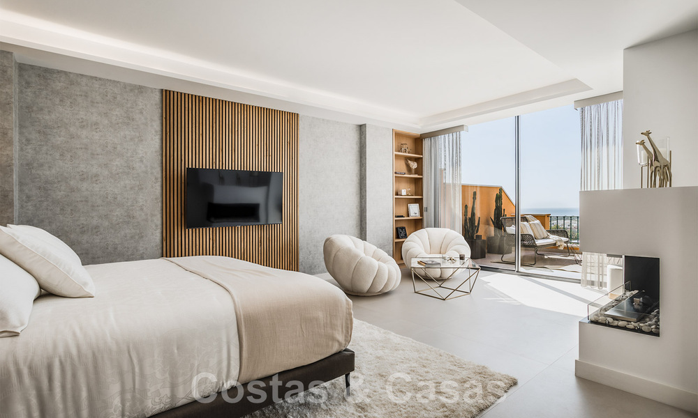 Eigentijds gerenoveerd, ruim, duplex penthouse, met panoramisch zeezicht in een begeerde urbanisatie in Nueva Andalucia, Marbella 42970