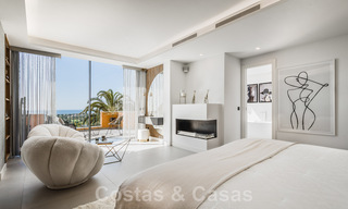 Eigentijds gerenoveerd, ruim, duplex penthouse, met panoramisch zeezicht in een begeerde urbanisatie in Nueva Andalucia, Marbella 42971 