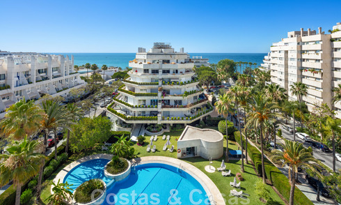 Luxepenthouse te koop, gerenoveerd in hedendaagse stijl, met zeezicht in een beveiligd complex in Marbella stad 43103