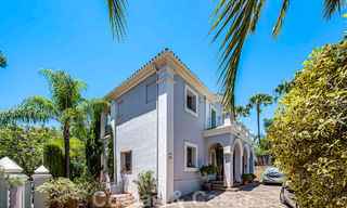 Romantische familievilla in klassieke stijl te koop, in een van de meest exclusieve en gated woonwijken op de Golden Mile van Marbella 43008 