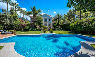 Romantische familievilla in klassieke stijl te koop, in een van de meest exclusieve en gated woonwijken op de Golden Mile van Marbella 43012 