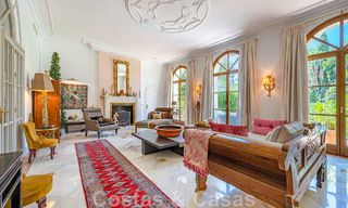 Romantische familievilla in klassieke stijl te koop, in een van de meest exclusieve en gated woonwijken op de Golden Mile van Marbella 43016 