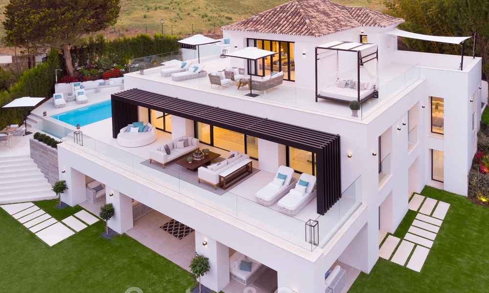 Prachtige, eigentijdse villa te koop gelegen in het hartje van Nueva Andalucia’s golfvallei in Marbella 43030