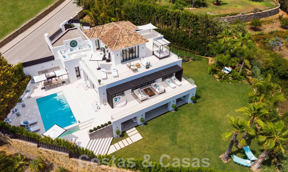 Prachtige, eigentijdse villa te koop gelegen in het hartje van Nueva Andalucia’s golfvallei in Marbella 43037