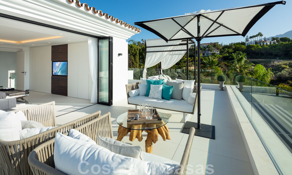 Prachtige, eigentijdse villa te koop gelegen in het hartje van Nueva Andalucia’s golfvallei in Marbella 43039