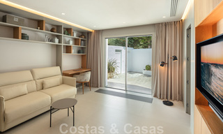 Charmante, moderne luxevilla te koop, in een prestigieuze woongemeenschap aan de strandzijde op de Golden Mile van Marbella 43267 