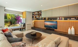 Charmante, moderne luxevilla te koop, in een prestigieuze woongemeenschap aan de strandzijde op de Golden Mile van Marbella 43277 
